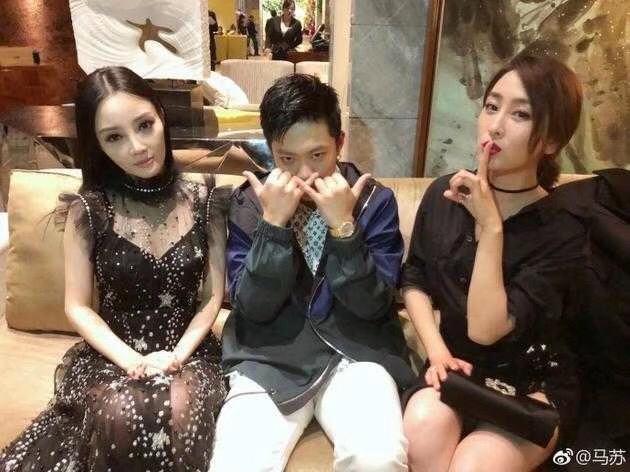 刚开始新闻爆出后,作为当事人的李小璐pgone以及贾乃亮三方都在第一