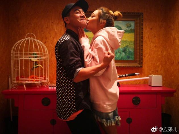 情人节明星晒照哪家强？鹿晗关晓彤获赞有夫妻相