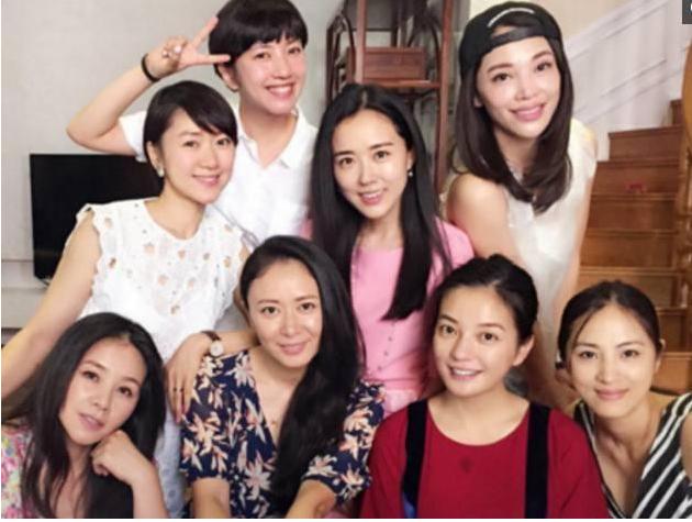 赵薇的同班同学,都是知名演员,颜值还是很高的.