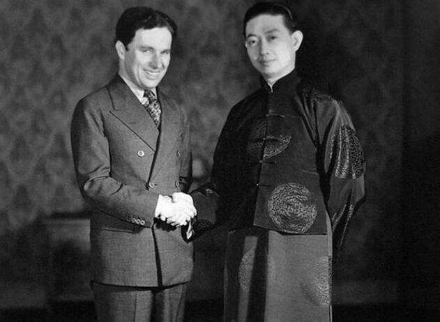 那些年的梅兰芳，跟卓别林萧伯纳合过照，年轻时曾是小鲜肉