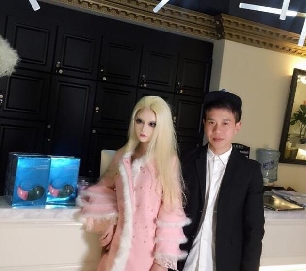 中国版最美真人芭比娃娃,不靠整容只拼化妆,这技术太牛了!