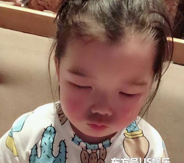 王栎鑫女儿不满新刘海,王大姐嘟嘴生气的样子好可爱