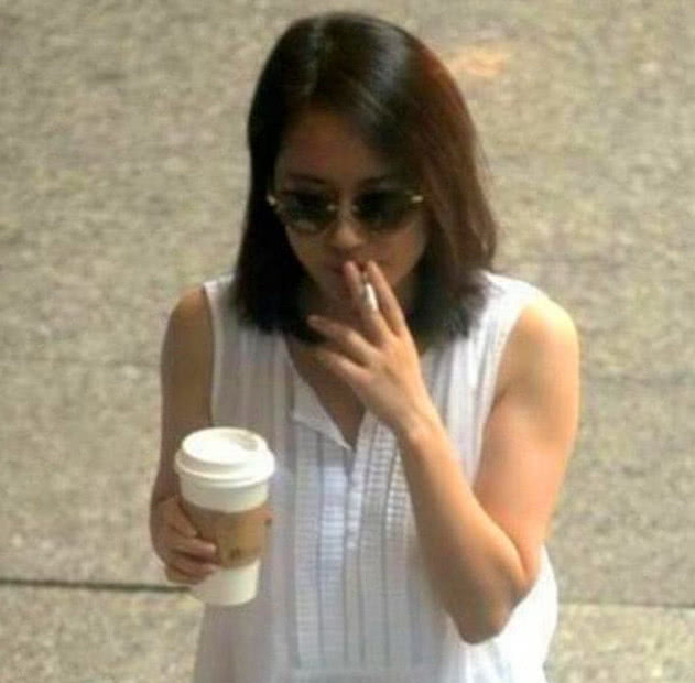 抽烟的女明星,舒淇魅惑,俞飞鸿娴熟,最后一位无人能
