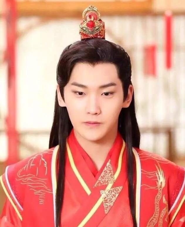 明星古装新郎扮相,陈伟霆帅到窒息,杨洋妖媚十足,邢昭林最好看