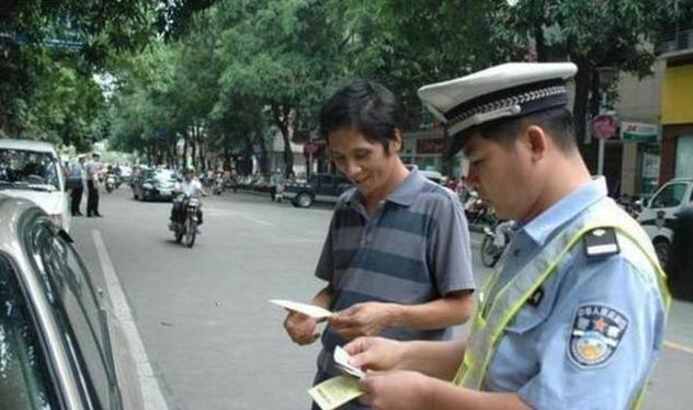 交警提醒:明天起,这4种情况都不算无证驾驶,终于可以安心开车