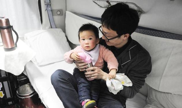 位姓爸爸给女儿取名字,怎么取都不满意,孩子