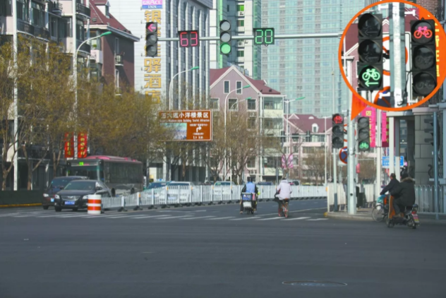 天津市民丨“新面孔”交通信号灯亮相 让“慢出行”更安全