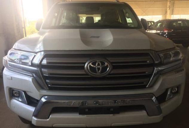 大豪华兰德酷路泽并没有软化LAND CRUISER的硬派风格