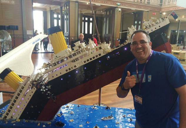 外国男子用乐高拼出泰坦尼克号,网友:真是神还原_新浪看点