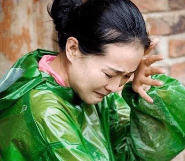 豪门继母不好当，两个孩子都不省心，43岁的富婆王艳生活不如意