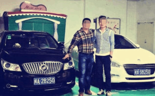 车主摇到霸气车牌后,本来很开心,车牌号码却让