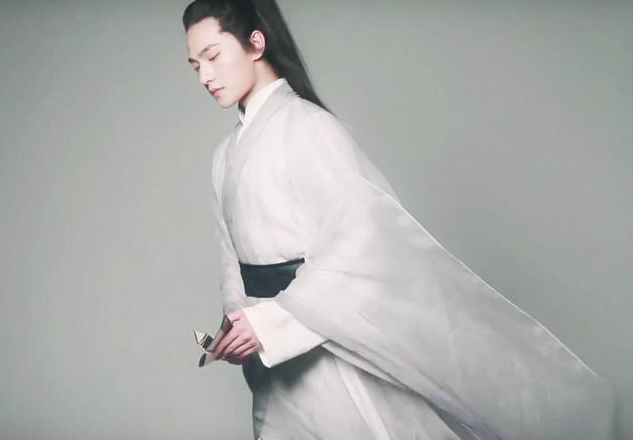 看了杨洋这几张古装白衣照,才知道什么是陌上人如玉,公子世无双