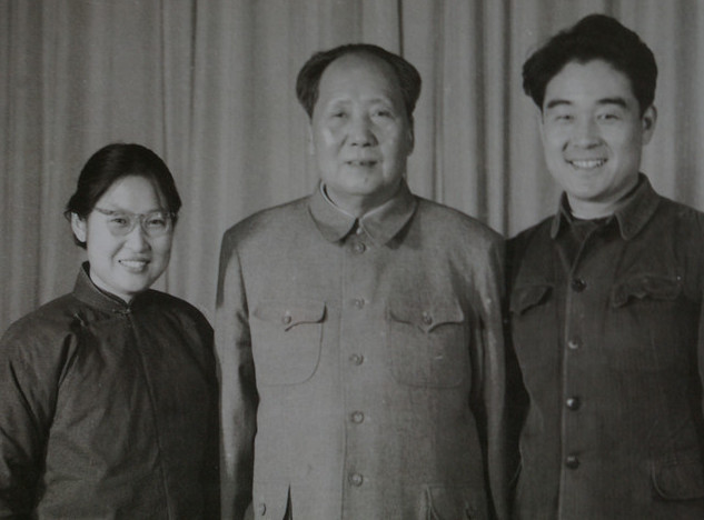 毛主席的小女儿李纳,嫁给了毛主席的警卫员,媒人居然是他