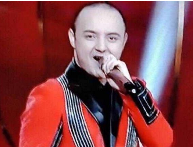 还记得《星光大道》童星阿尔法吗?才20岁却已