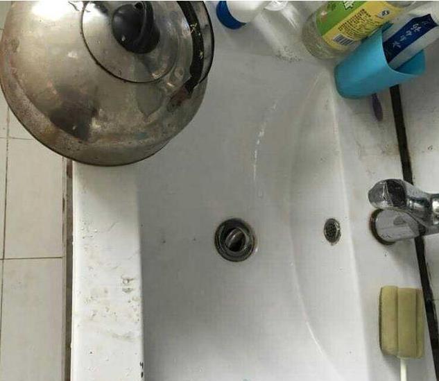 跟别人合租,出差一个月家里竟乱成猪窝,你见过