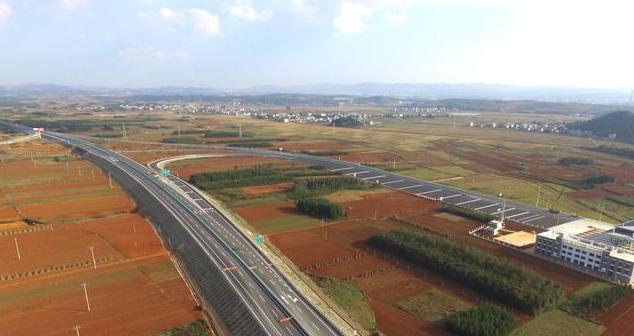 云南曲靖一条全长108.037公里,链接3县的高速公路今日通车