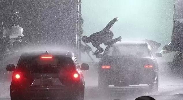 死侍2》女特技替身飚车戏意外身亡,连人带车冲