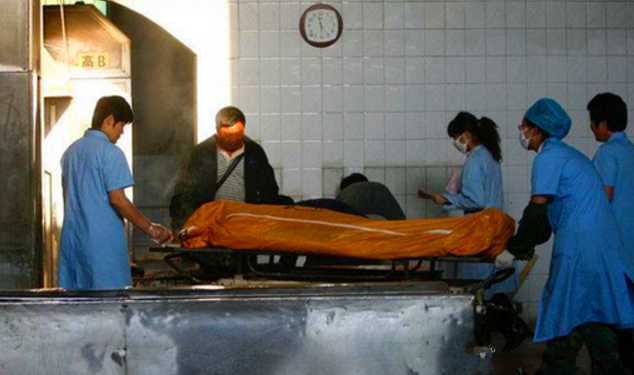 实拍殡仪馆上班的年轻女孩,不怕尸体就怕男朋