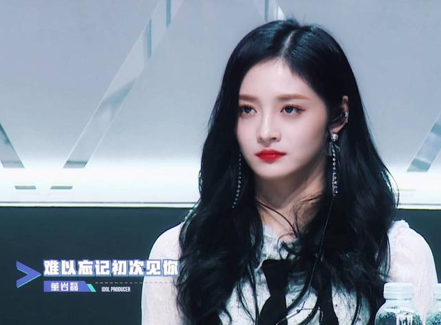 《偶像练习生》两位19岁女导师程潇,周洁琼,有