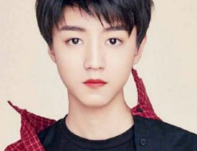 盘点娱乐圈男星涂口红的样子,杨洋太美,最后一