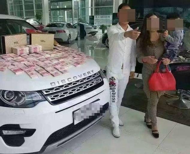 劳斯莱斯被方总拿下,微商排队炫耀卖货,拍一次