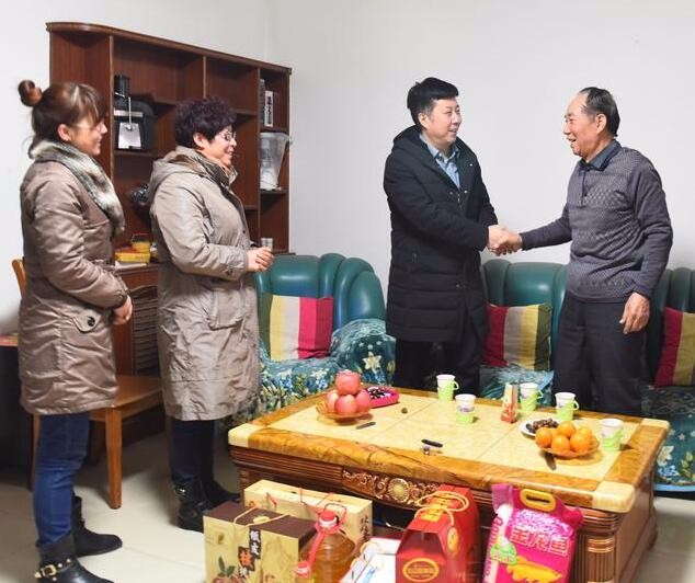 中铁六局集团石家庄铁建公司开展"爱在重阳"暖心工程
