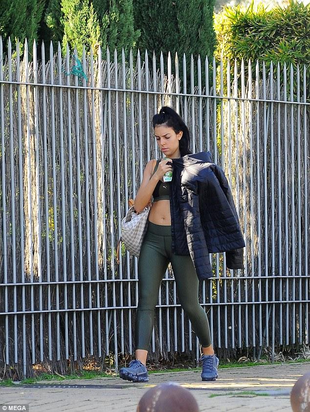 不是人!C罗女友生完孩子三周就健身 中国人还