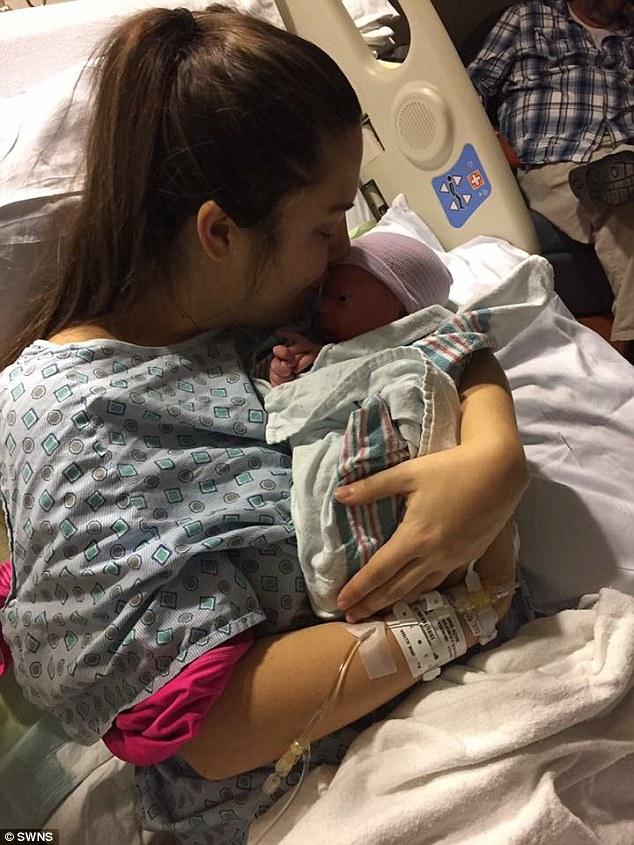 女大学生腹痛求医 被诊断已怀孕42周马上生产