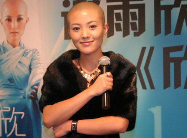 曾多次上春晚,人称"玉女掌门人"却18岁当妈,身败名裂无奈息影