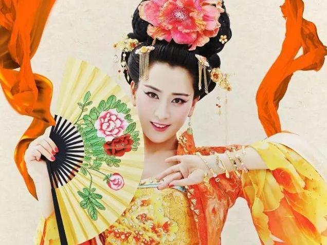 马苏于2002年大一期间接拍《大唐歌飞》饰演女一号许合子,从而进入