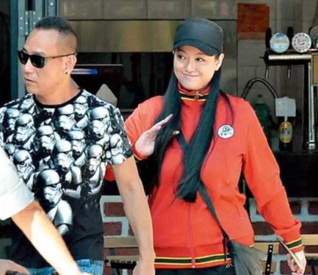 前女友生病钱嘉乐贴身照顾，婚姻差点走向终点幸得老婆善解人意
