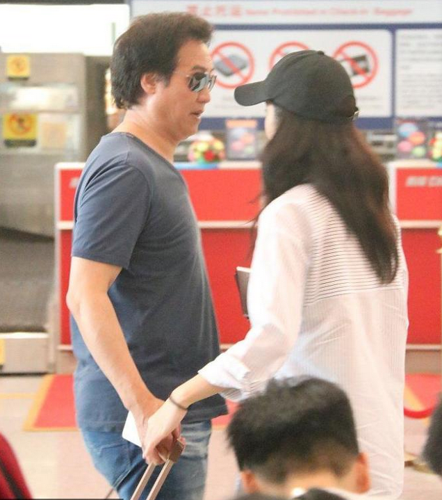 她年纪轻轻却是刘亦菲干爹女友，如今主演电影票房超10亿！