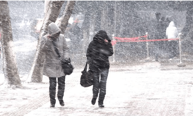 2017年的冬天,北国江城吉林市又下了一场大雪,路上寒风呼啸,风雪刮得