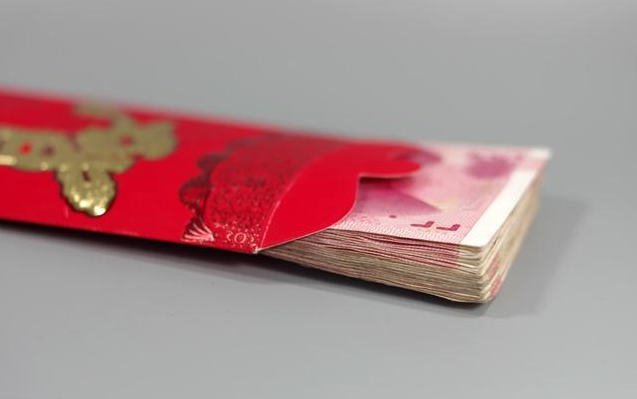 今天回农村婆家过年,婆婆给我红包叫我不要打