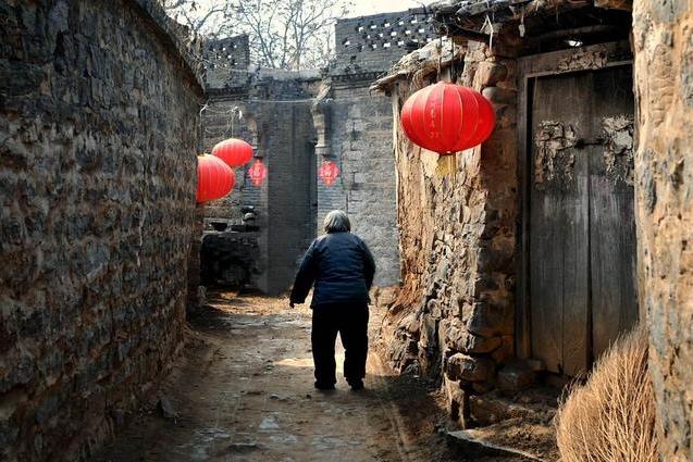 母亲年老没人管我接回家她去世前我家开始天天很热闹