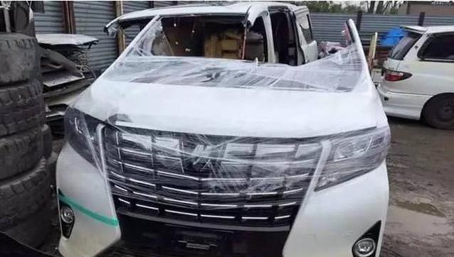 组装厂偶遇丰田埃尔法切割车，仅售15万，这样的车能买吗？