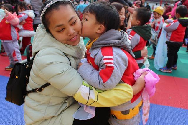 幼儿园这样办亲子活动, 家长: 全勤奖、年终奖,