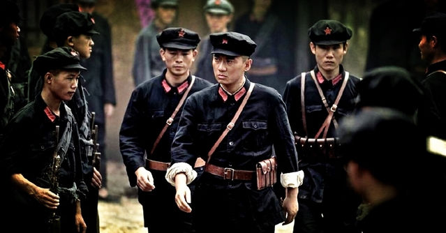不炒作无绯闻至今20年，演反派意外走红，今和妻子低调幸福7年