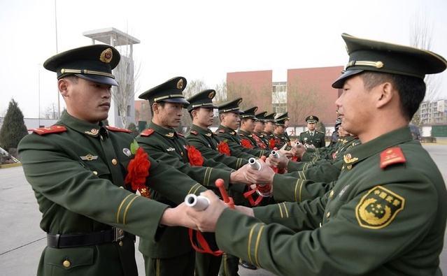 解放军退役后想出国旅游到底有多困难?真相说