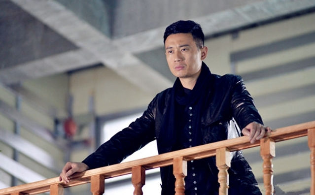 不炒作无绯闻至今20年，演反派意外走红，今和妻子低调幸福7年