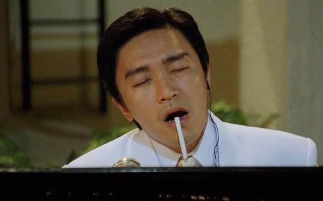 四张最帅抽烟照,周星驰的样子最可爱,张国荣的