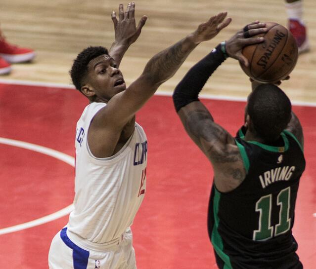 快船陷入火箭魔咒!格里芬重演怒砸戈登事件!裁