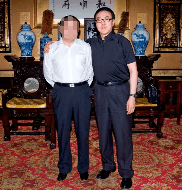 连续担任4届春晚总导演的他, 抛弃了4妻子, 网友: “宇宙第一渣男”