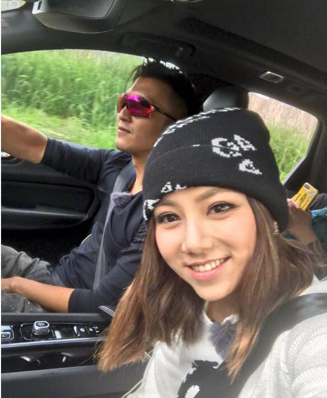 邓紫棋深夜晒与谢霆锋两人合影靓女俊男美帅到爆炸