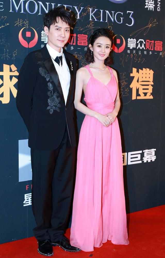 赵丽颖和冯绍峰现身活动,"背后失守"成亮点,网友一片