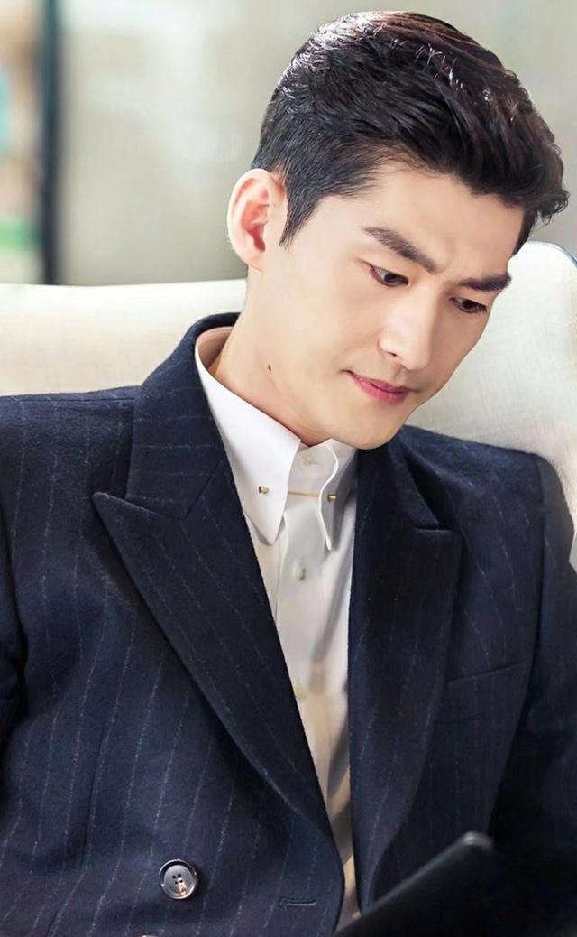 张翰拍戏自备服装:努力敬业的boy,期待张演员的新剧