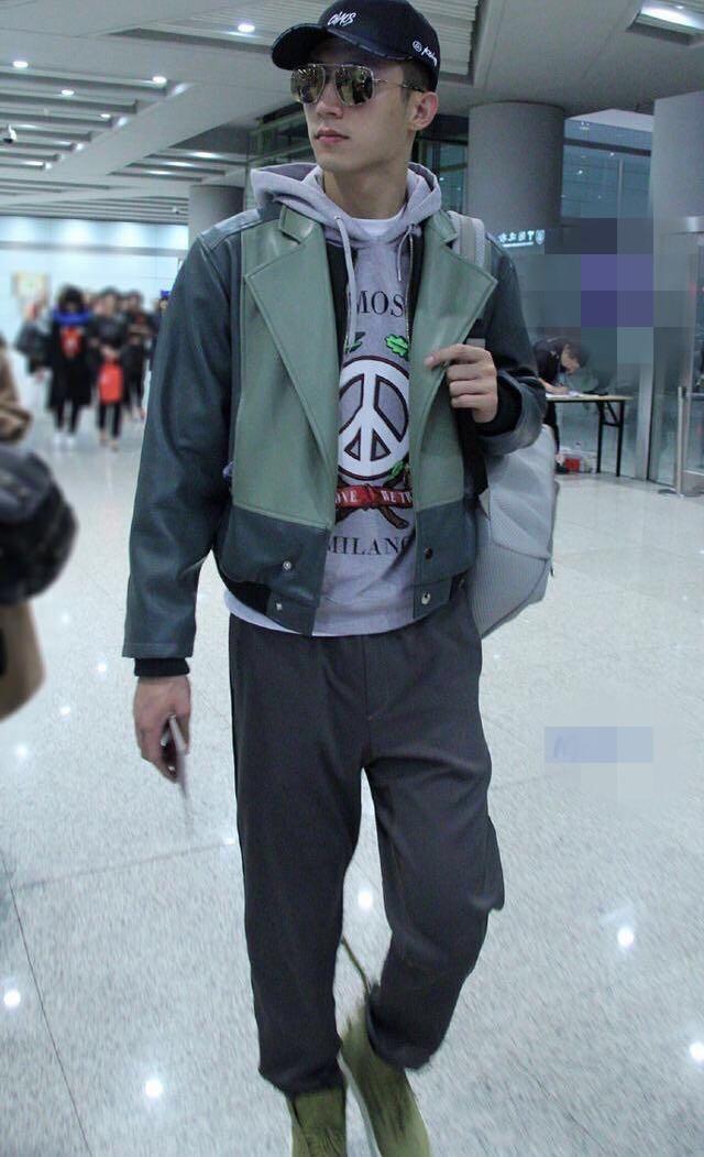 总说黄景瑜喜欢穿风衣,其实他穿卫衣的样子也