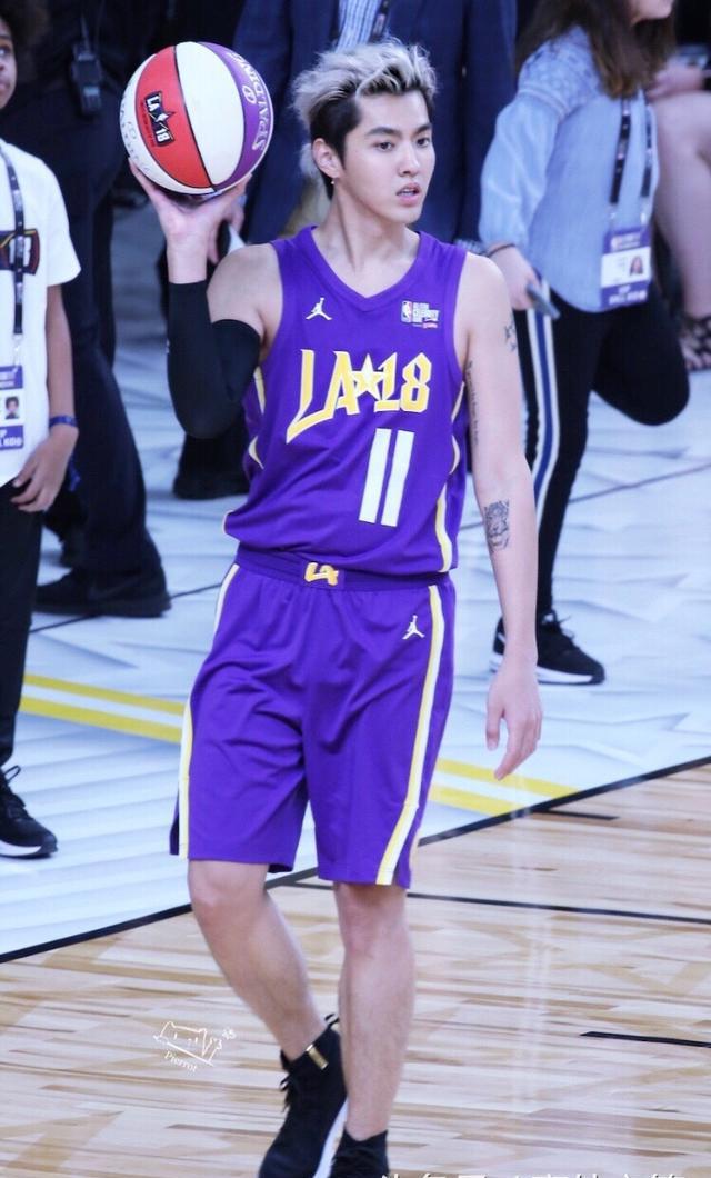 吴亦凡，你敢不敢打篮球的时候再帅气一点?