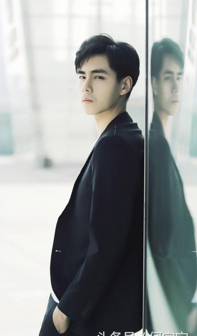 人称小彭于晏的胡一天原来童年也是大胖子,他