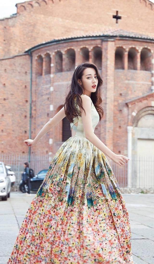 迪丽热巴抱过的男人,前三位都很轻松抱起,最后